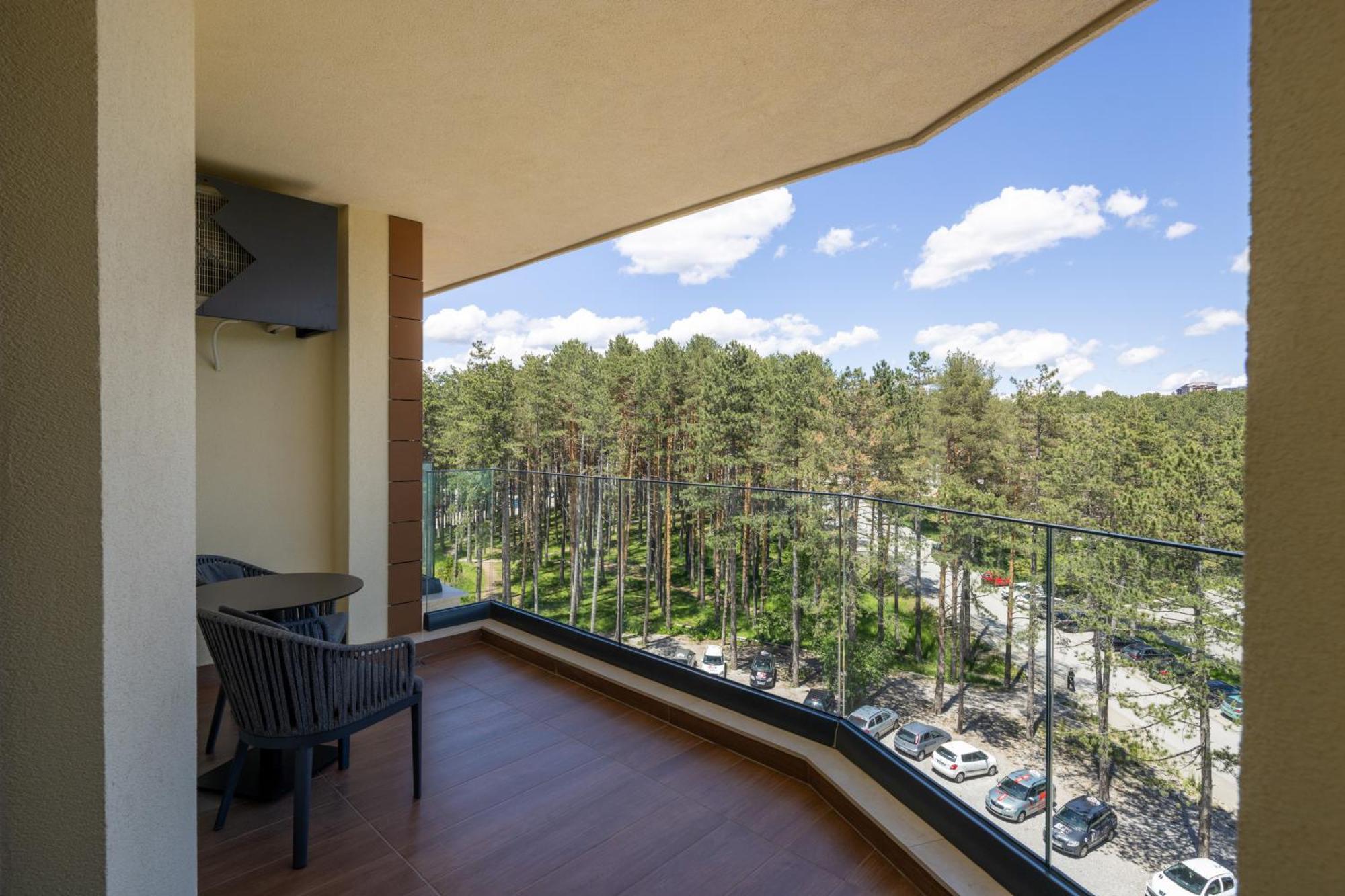 & Apartment *